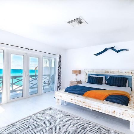 Caprice 9 - Oceanfront Villa - Gated Community With Pool 나사우 외부 사진