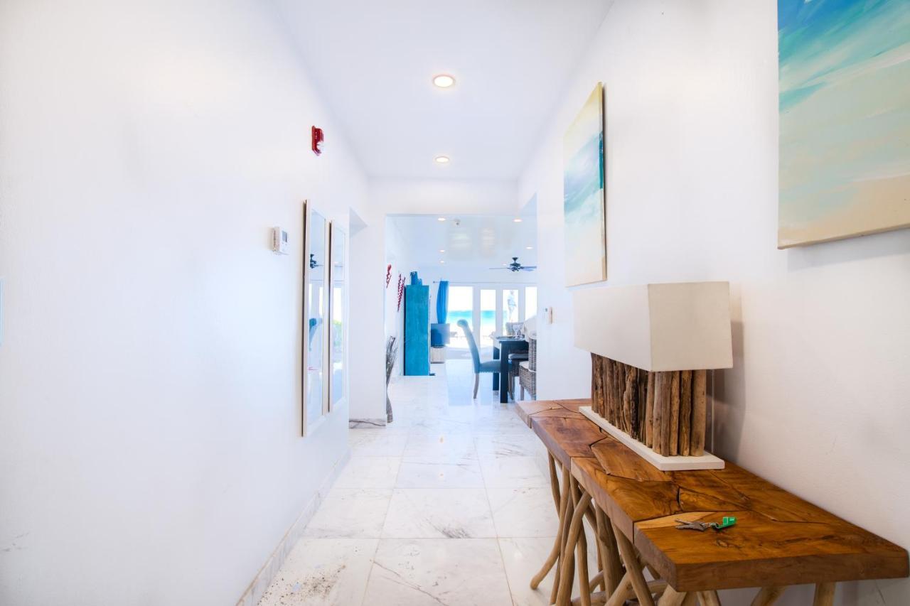 Caprice 9 - Oceanfront Villa - Gated Community With Pool 나사우 외부 사진