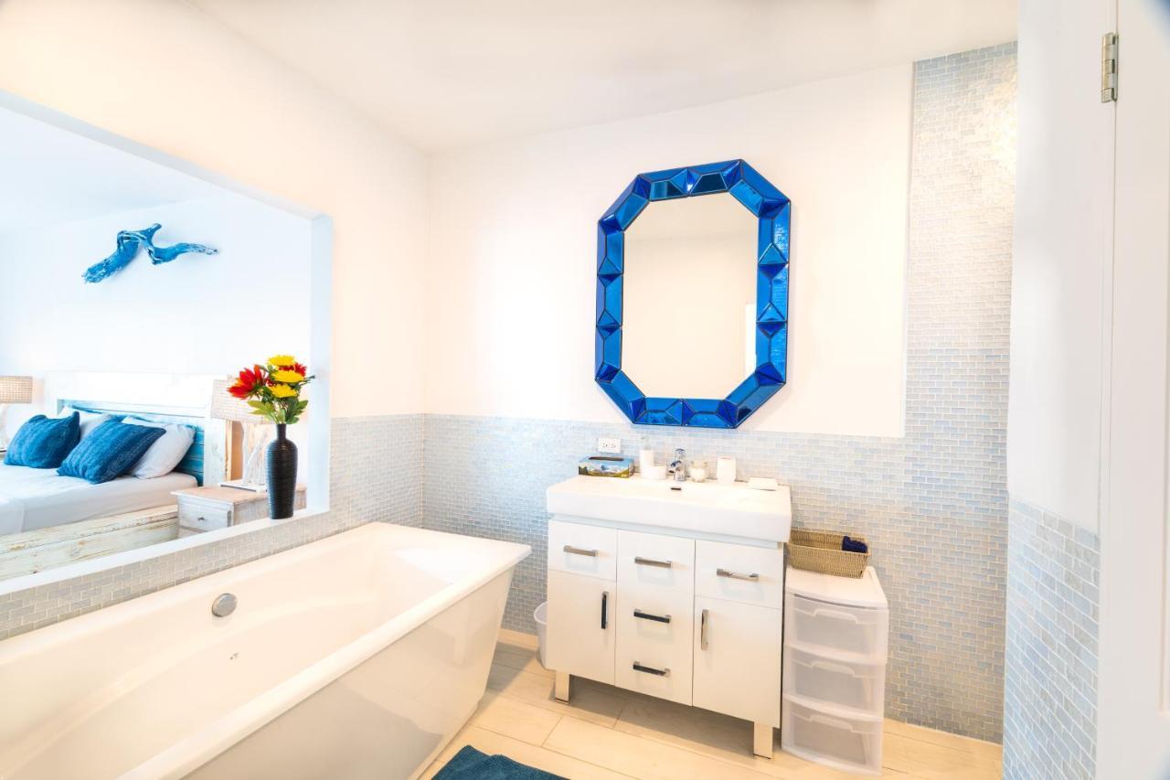 Caprice 9 - Oceanfront Villa - Gated Community With Pool 나사우 외부 사진