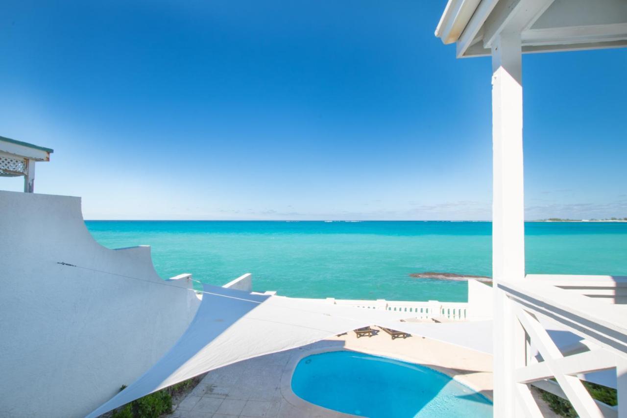 Caprice 9 - Oceanfront Villa - Gated Community With Pool 나사우 외부 사진