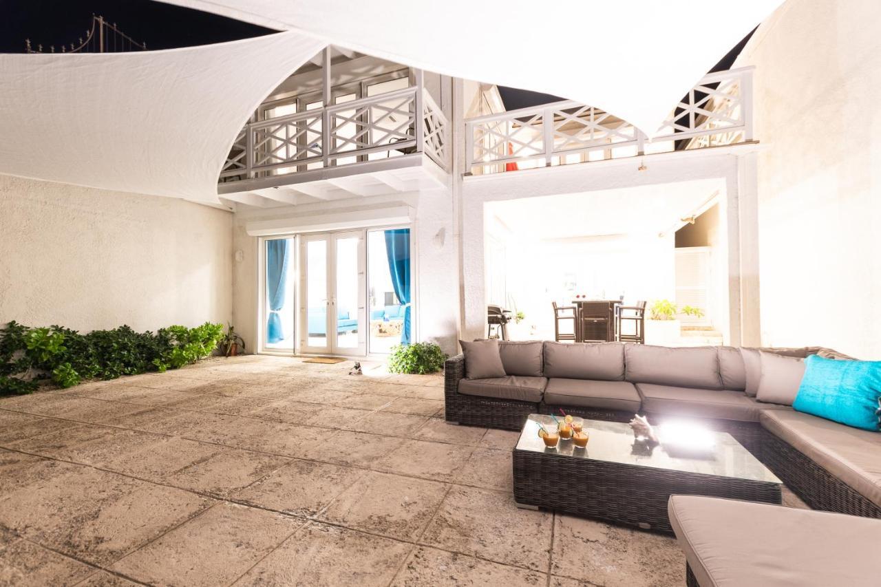 Caprice 9 - Oceanfront Villa - Gated Community With Pool 나사우 외부 사진