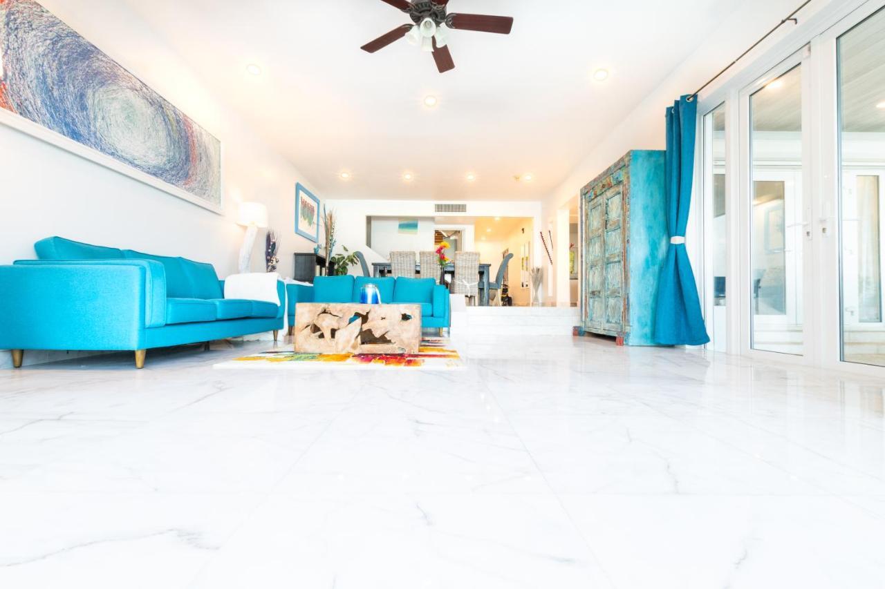 Caprice 9 - Oceanfront Villa - Gated Community With Pool 나사우 외부 사진